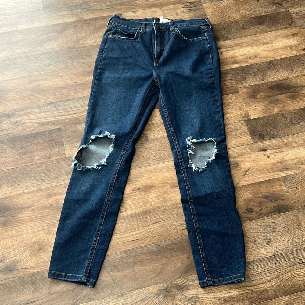 Free People skinny distressed jeans. Size 28R